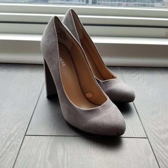 Suede Thick-Heeled Pumps in Grey (Size: 6) - Picture 2 of 3
